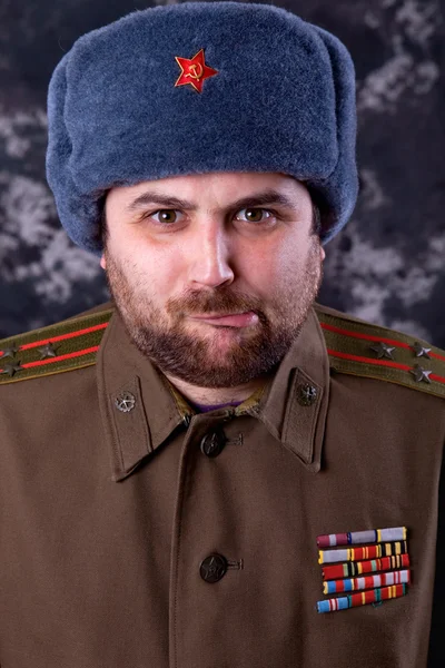 Jovem vestido de militar russo — Fotografia de Stock