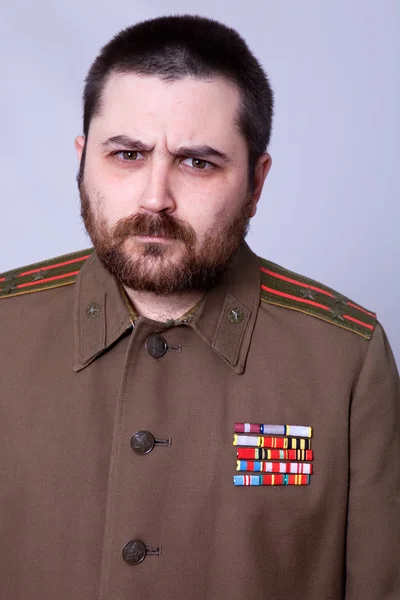 Rus askeri olarak giyinmiş genç adam — Stok fotoğraf