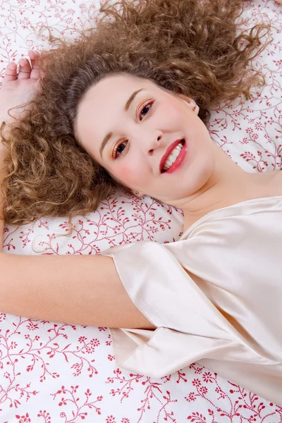 Mujer en la cama —  Fotos de Stock