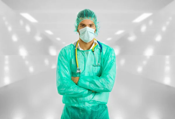 Ung manlig läkare på sjukhuset — Stockfoto
