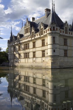 AZAY-le-rideau