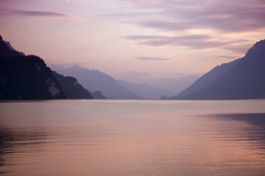 Swiss göl günbatımı