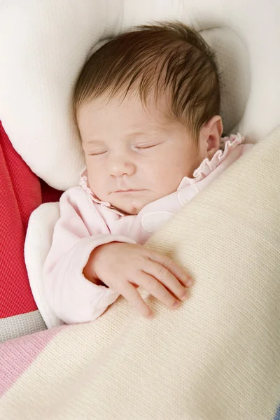 Bebê jovem dormindo — Fotografia de Stock