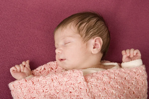 Fiatal baba alszik — Stock Fotó