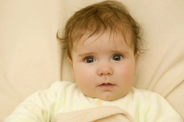 Retrato de bebê jovem — Fotografia de Stock