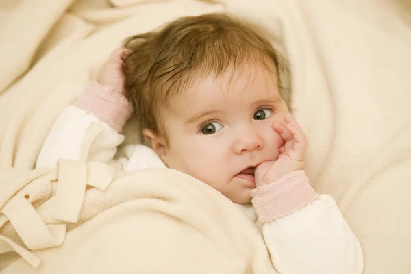 Retrato de bebê jovem — Fotografia de Stock