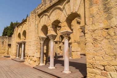 Medine Azahara Sarayı, 936 yılında Abderraman III tarafından kuruldu. Cordoba, Endülüs, İspanya 'ya yaklaşık 8 km uzaklıkta.