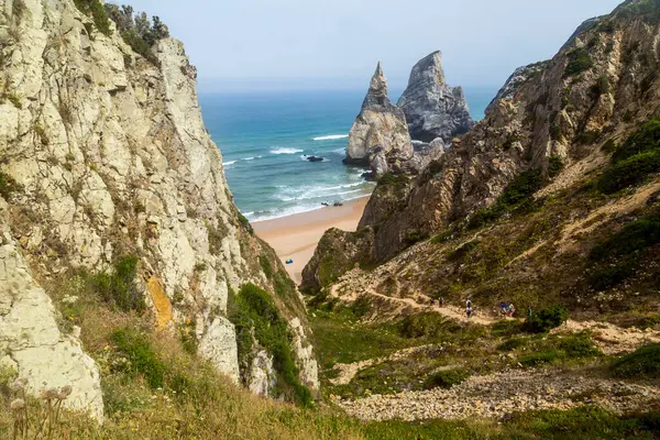 里斯本Sintra Cabo Roca的Praia Ursa大西洋海岸岩石悬崖海滩景观 葡萄牙 — 图库照片