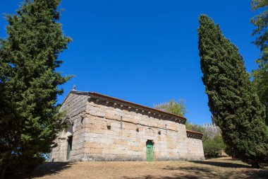 Sao Miguel Şapeli ve ortaçağ şövalyelerinin gömülü olduğu Guimaraes Kalesi. Guimaraes, Portekiz. UNESCO Dünya Mirası Alanı