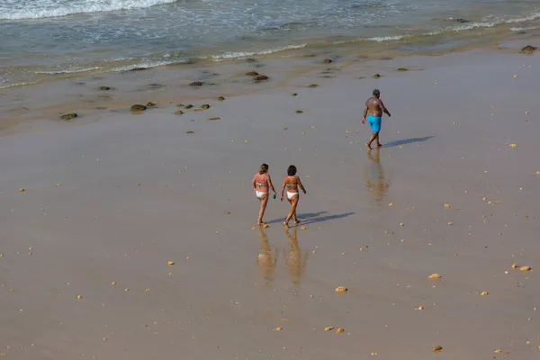 Albufeira Portugal Pessoas Famosa Praia Olhos Água Albufeira Esta Praia — Fotografia de Stock