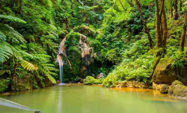 Cascata Caldeira Velha Ribeira Grande Natural Spa Sao Miguel Azzorre — Foto Stock