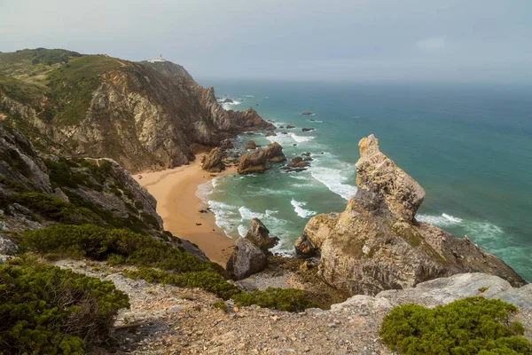 里斯本Sintra Cabo Roca的Praia Ursa大西洋海岸岩石悬崖海滩景观 葡萄牙 — 图库照片