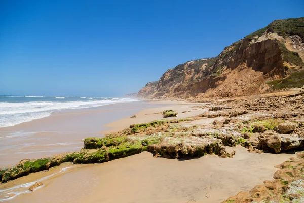 Piękna Pusta Plaża Pobliżu Sao Martinho Porto Portugalia — Zdjęcie stockowe