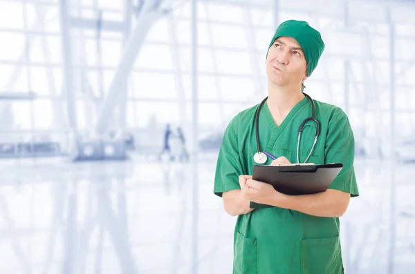 Krankenschwester Denkt Mit Seinen Notizen Krankenhaus — Stockfoto