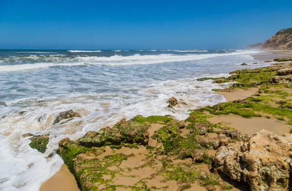 Bela Praia Vazia Perto São Martinho Porto Portugal — Fotografia de Stock