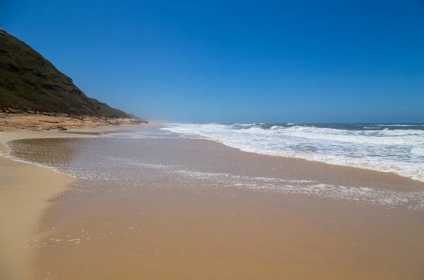 Hermosa Playa Vacía Cerca Sao Martinho Porto Portugal —  Fotos de Stock