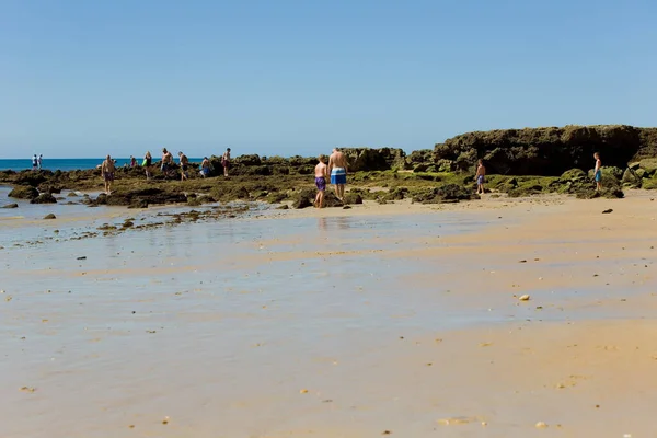 Albufeira Portugal Pessoas Famosa Praia Olhos Água Albufeira Esta Praia — Fotografia de Stock