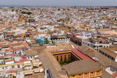 Şehir manzarası, Alhambra Sarayı 'ndaki Arms Tower' ın tepesinden çekildi. UNESCO 'dan Dünya Mirası Sitesi. Endülüs, İspanya.
