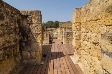 Medine Azahara Sarayı, 936 yılında Abderraman III tarafından kuruldu. Cordoba, Endülüs, İspanya 'ya yaklaşık 8 km uzaklıkta.