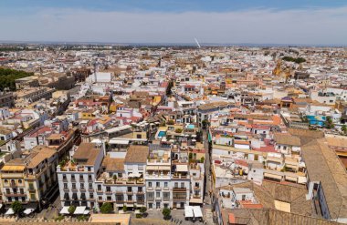 Şehir manzarası, Alhambra Sarayı 'ndaki Arms Tower' ın tepesinden çekildi. UNESCO 'dan Dünya Mirası Sitesi. Endülüs, İspanya.
