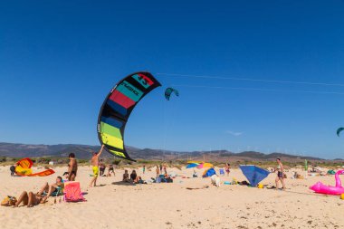 Tarifa, İspanya: Tarifa, İspanya 'da uçurtma sörfü. Tarifa uçurtma uçurmak için İspanya 'da en popüler yerdir.