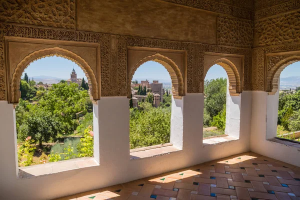 Granada Spanya Ünlü Çeşmesi Bahçesiyle Generalife Avlusunun Genel Manzarası Alhambra — Stok fotoğraf