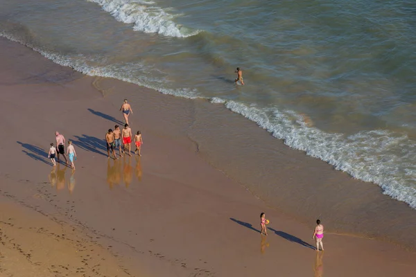 Albufeira Daki Praia Felesia Nın Ünlü Plajındaki Insanlar Plaj Algarve — Stok fotoğraf