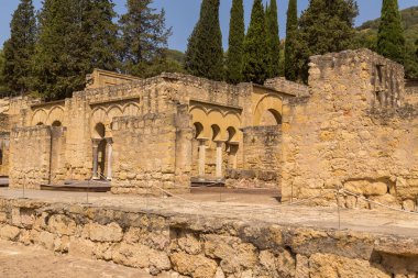 Medine Azahara Sarayı, 936 yılında Abderraman III tarafından kuruldu. Cordoba, Endülüs, İspanya 'ya yaklaşık 8 km uzaklıkta.