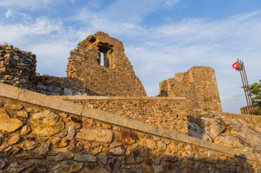 Portekiz 'in tarihi Castelo Rodrigo kasabasındaki harabe Christopher Moura Sarayı (Cristovao de Moura)