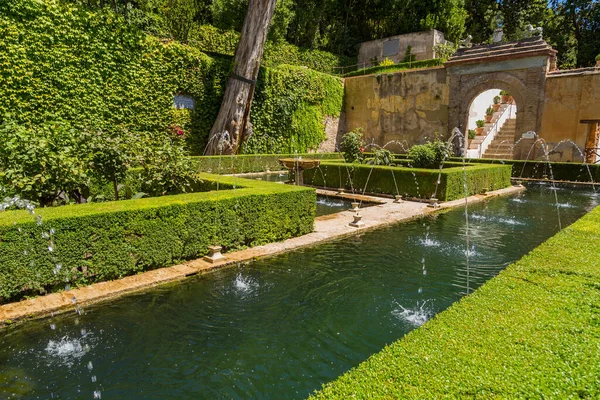 Granada España Vista General Del Patio Del Generalife Con Famosa —  Fotos de Stock