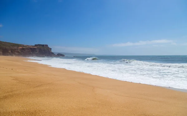 Schöner Leerer Strand Der Nähe Von Sao Martinho Porto Portugal — Stockfoto