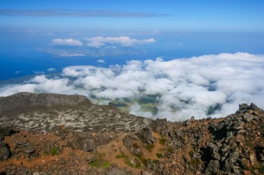 Pico yanardağının tepesinden Azores 'e yürüyüş yaparken manzara. Pico Adası. Portekiz