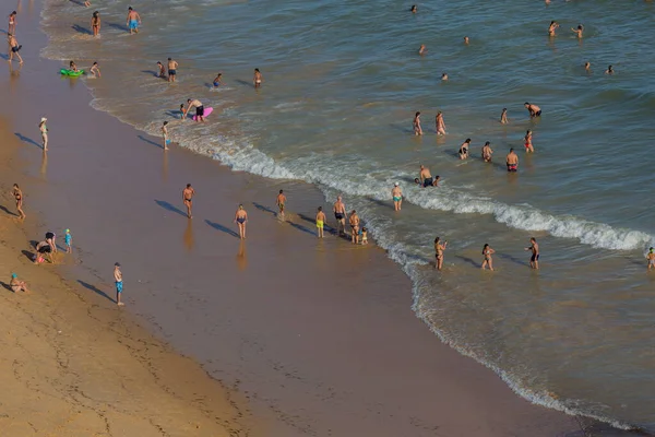 Albufeira Daki Praia Felesia Nın Ünlü Plajındaki Insanlar Plaj Algarve — Stok fotoğraf