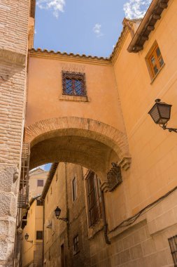 İspanya Kastilya La Mancha 'da Toledo Angel sokak kemeri