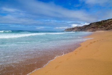 Portekiz, Alentejo 'da güzel boş bir sahil.
