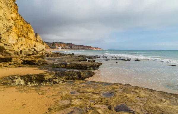 Albufeira Boş Bir Plaj Plaj Algarve Nin Ünlü Turistik Bölgesinin — Stok fotoğraf