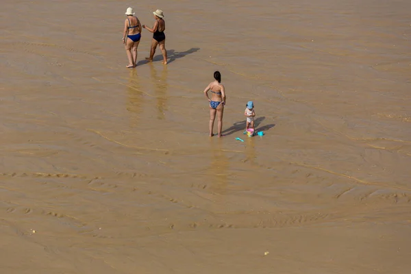 Albufeira Португал Люди Знаменитому Пляжі Ольхос Агуа Альбуфейрі Цей Пляж — стокове фото