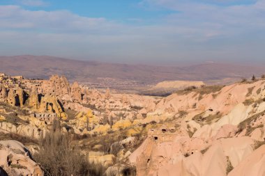 Gece Zelve 'de inanılmaz kayalar var. Kapadokya Dünya Piramitleri. Gorme. Türkiye.
