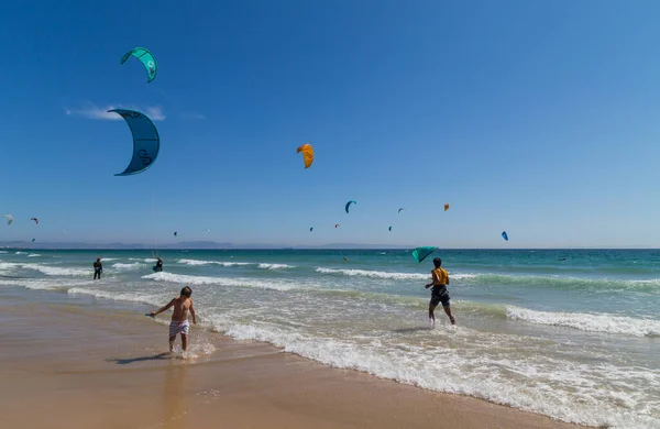 Tarifa Hiszpania Latawce Surfingowe Tarifie Hiszpania Tarifa Jest Najbardziej Popularnym — Zdjęcie stockowe