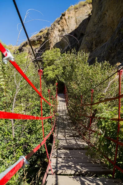 Lungo Vecchio Ponte Oscillante Legno Sul Fiume Los Cahorros Granada — Foto Stock