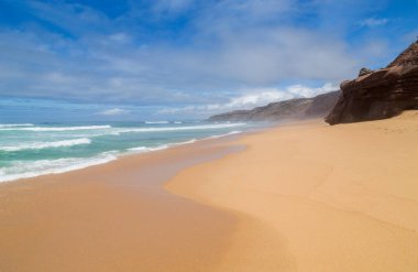 Portekiz, Alentejo 'da güzel boş bir sahil.