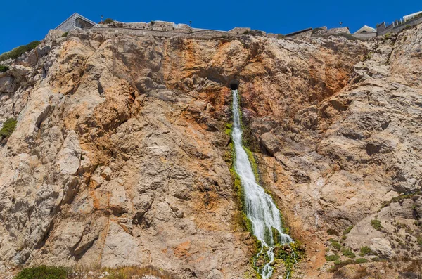 Cascata Che Fuoriesce Dalla Roccia Gibilterra — Foto Stock