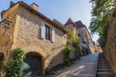 Sarlat-la-Caneda: Eski ortaçağ kenti Sarlat-la-Caneda 'nın merkezindeki evler, Dordogne, Fransa.