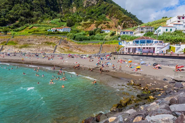 Ribeira Quente Ostrov Sao Miguel Azory Portugalsko Lidé Koupající Moři — Stock fotografie