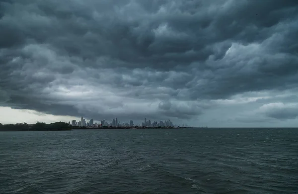 Panama City Unter Stürmischem Himmel — Stockfoto