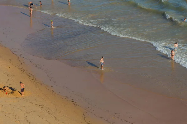 Albufeira Daki Praia Felesia Nın Ünlü Plajındaki Insanlar Plaj Algarve — Stok fotoğraf