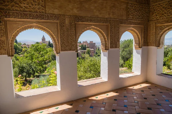 Granada Spanya Ünlü Çeşmesi Bahçesiyle Generalife Avlusunun Genel Manzarası Alhambra — Stok fotoğraf
