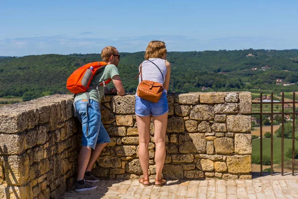 Domme Francie Turisté Navštíví Středověké Město Domme Nachází Departementu Dordogne Stock Snímky
