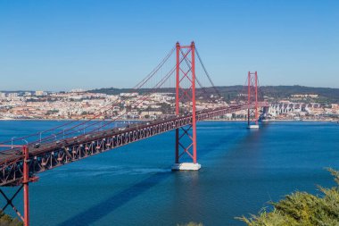 25 de Abril Köprüsü (Portekizce: Ponte 25 de Abril), Lizbon 'da Tagus Nehri üzerinde bulunan asma köprü..