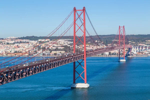 25 de Abril Köprüsü (Portekizce: Ponte 25 de Abril), Lizbon 'da Tagus Nehri üzerinde bulunan asma köprü..